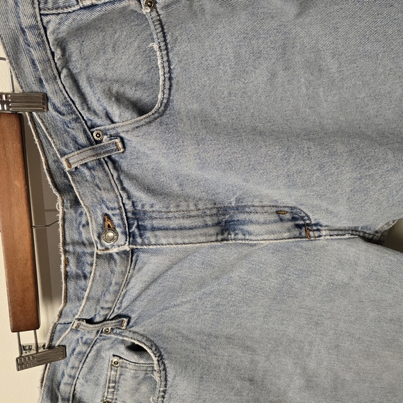 90s Baggy Knee Length Denim Cut Off Shorts - Picture 4 of 6